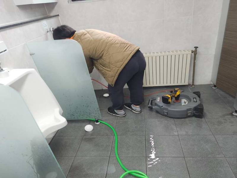 산본 소변기막힘 작업사례 11