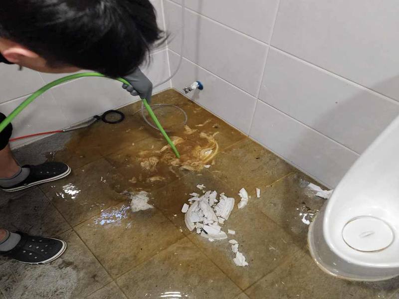 산본 변기역류 작업사례 14